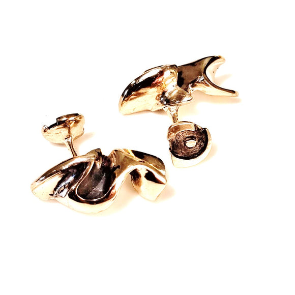 Bronze has a wonderful, rich warmth and reflective quality that has been prized by sculptors through the ages. I love playing with these in my cufflinks, making the most of how light dances on surfaces to give them dynamism.